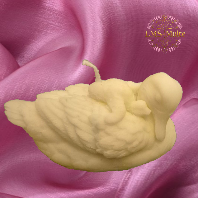 The Mom Swan Candle